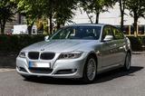 BMW E90 320i - BMW 320: E90