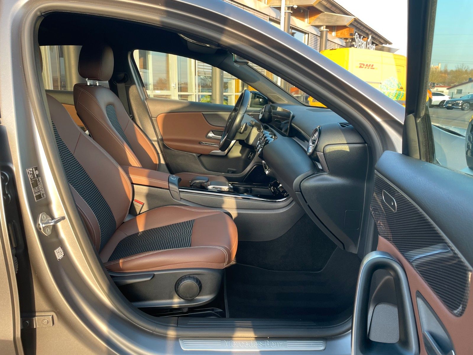 Fahrzeugabbildung Mercedes-Benz A 250e Progressive Night+AHK+Kamera+ILS+Ambiente