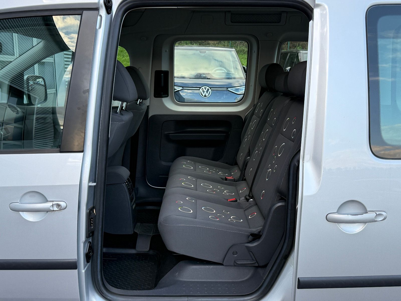 Fahrzeugabbildung Volkswagen Caddy Roncalli 1.6 TDI DSG AHK Tempomat SHZ