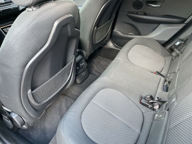 Fahrzeugabbildung BMW 218 Active Tourer Advantage Autom. Navigation. R