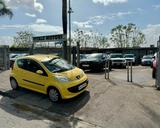 Peugeot 107 1.0 BENZINA 68CV - Peugeot 107: Gelb