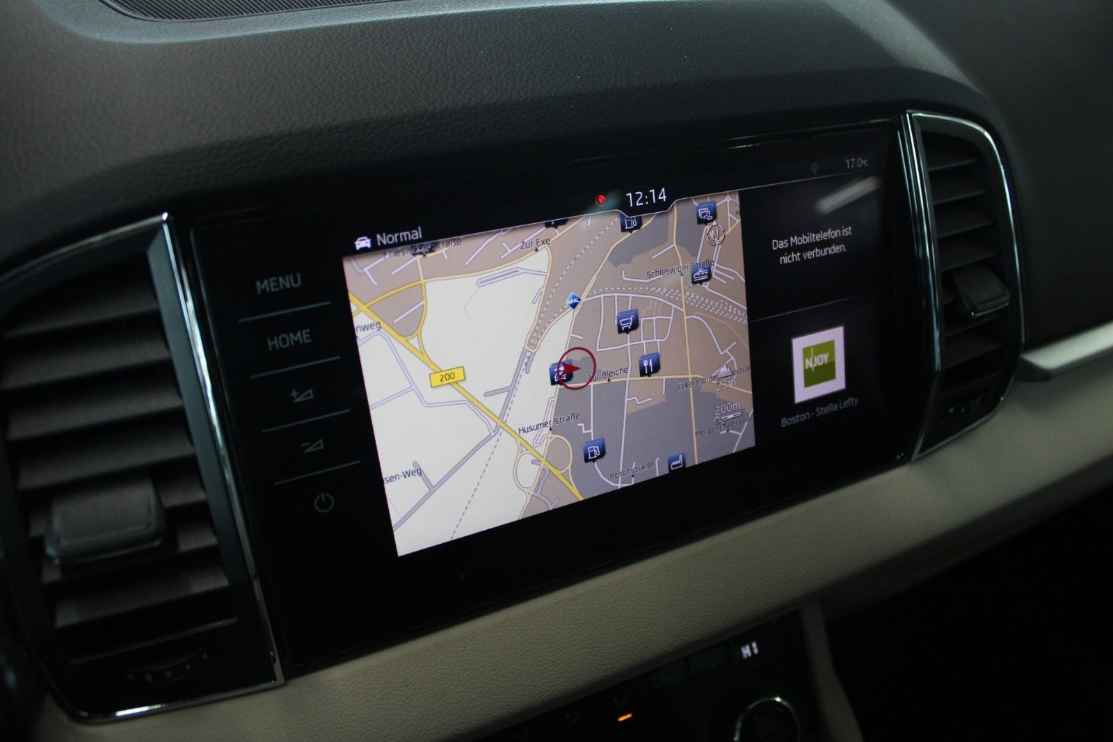 Fahrzeugabbildung SKODA Karoq 1.5 TSI ACT DSG Style LED AHK NAVI WinterP