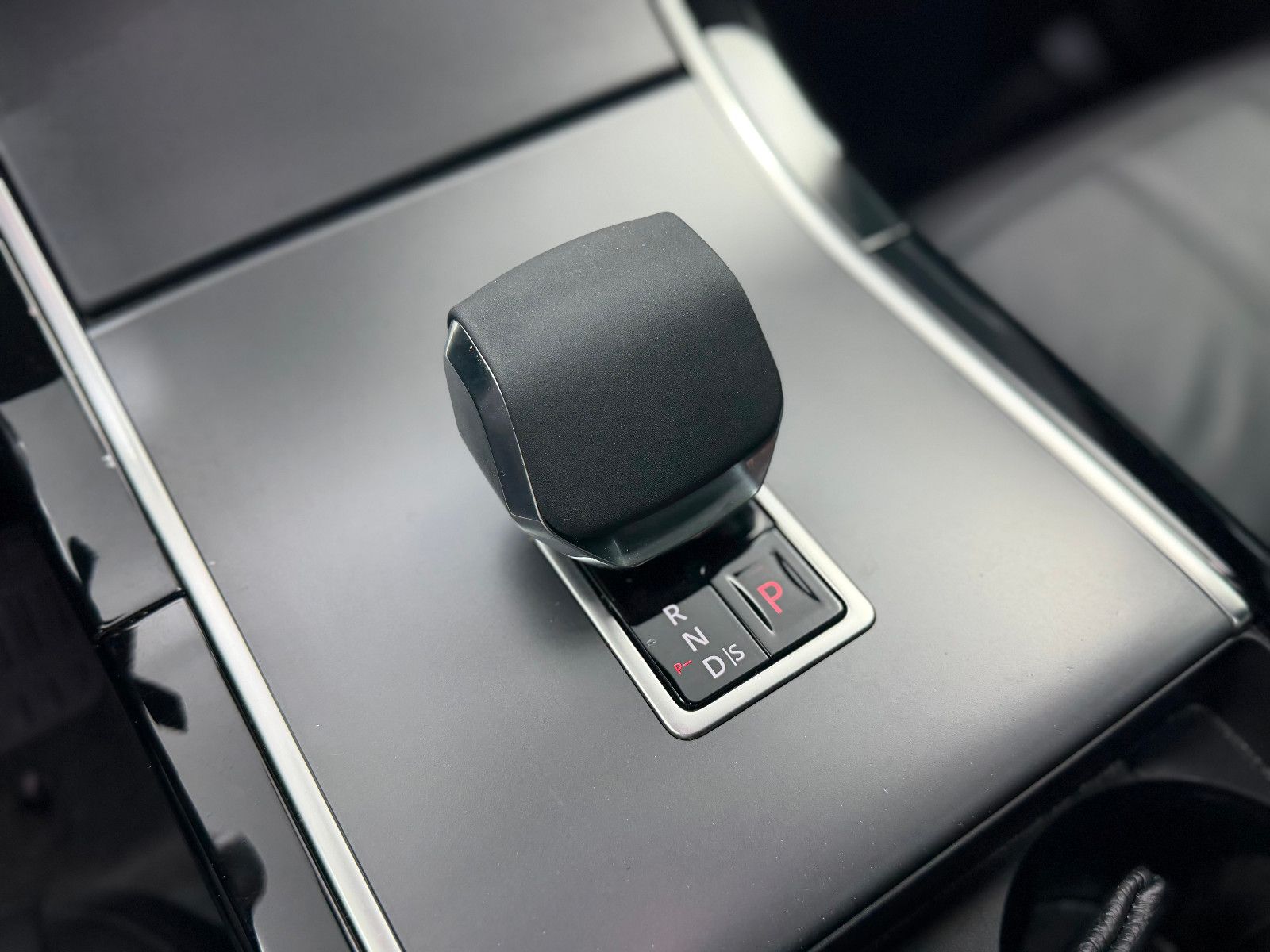 Fahrzeugabbildung Land Rover Range Rover Evoque Dynamic SE |AHK|MERIDIAN|360°