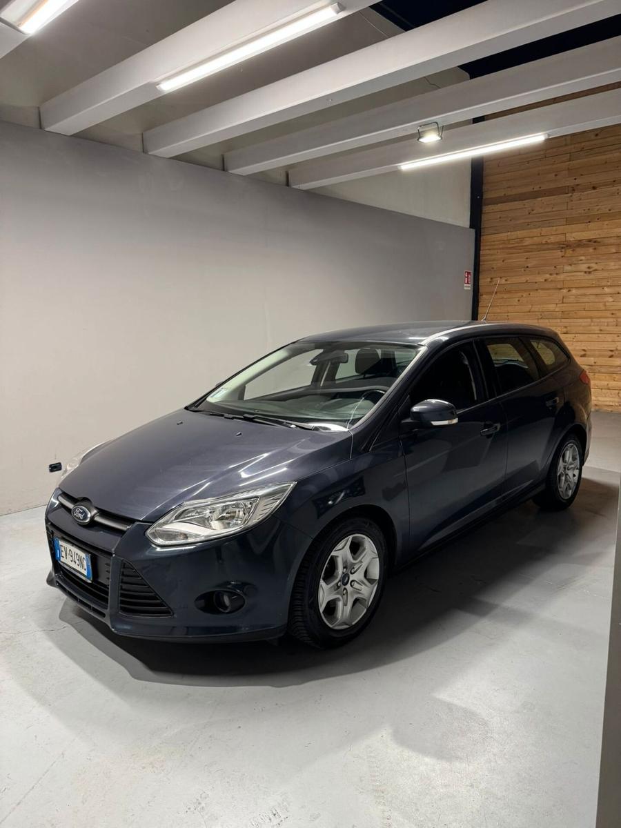 Ford Focus 2014 — салон