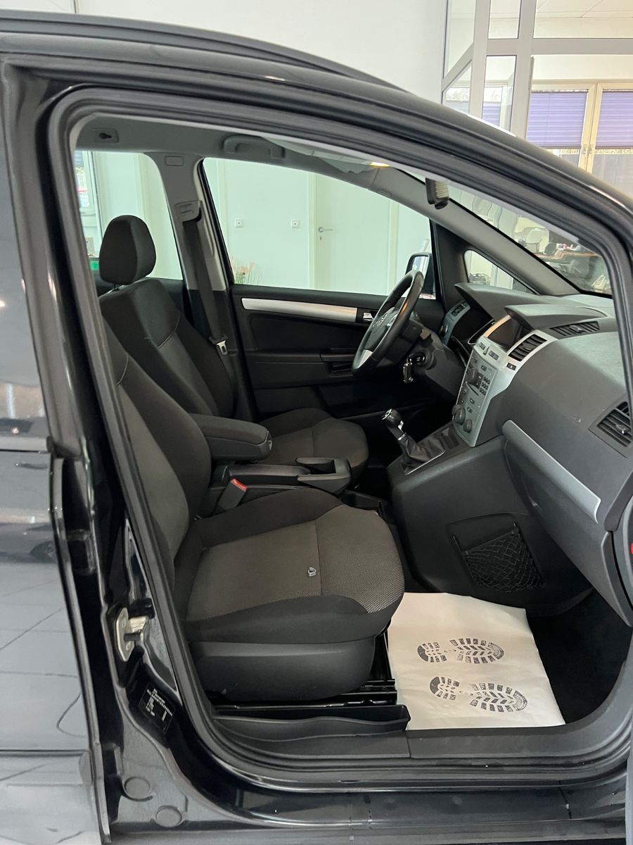 Fahrzeugabbildung Opel Zafira B Family 1.8 * 1.HAND* 7.Sitzer *