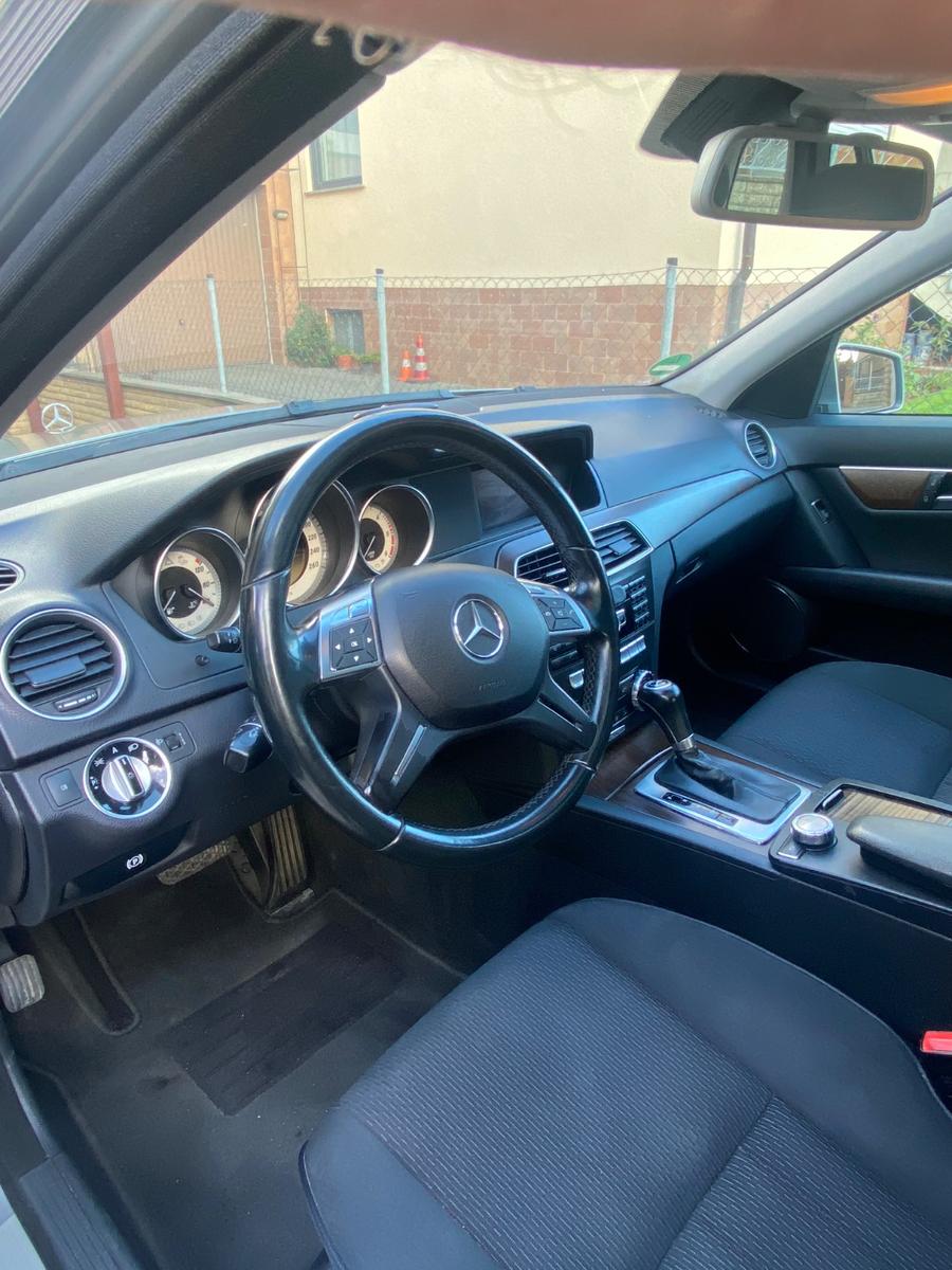 Mercedes-Benz C200 2011 — photo 11