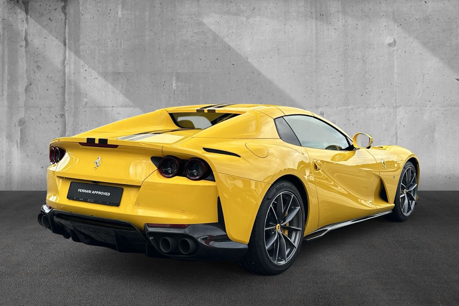 Fahrzeugabbildung Ferrari 812 GTS*Full Carbon*Lift*Painted Stripes*JBL