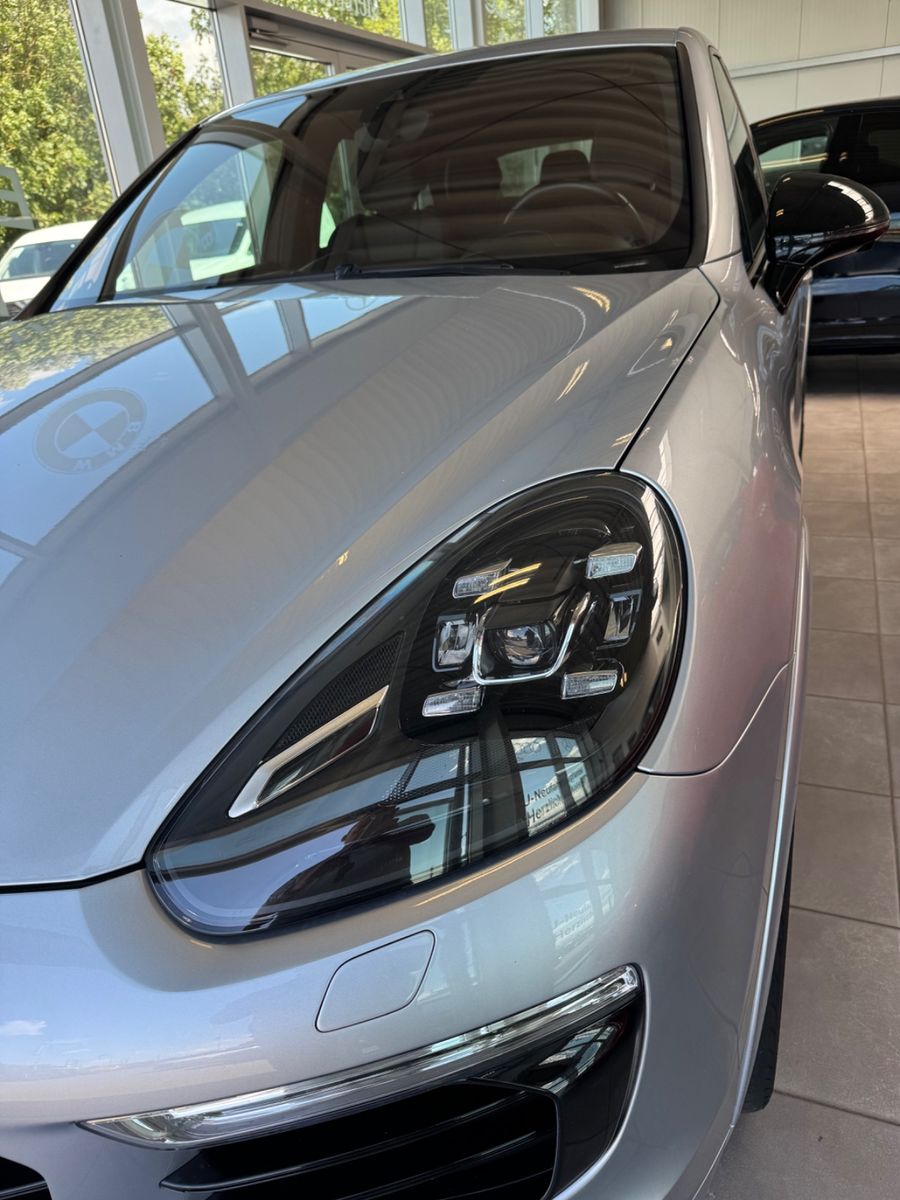 Fahrzeugabbildung Porsche Cayenne S Porsche Scheckheft