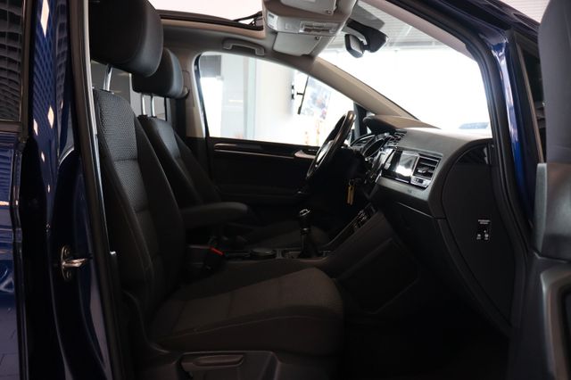 Fahrzeugabbildung Volkswagen Touran 1.6Ltr Comfortline |7SITZER|PANO|SHZ|PDC|