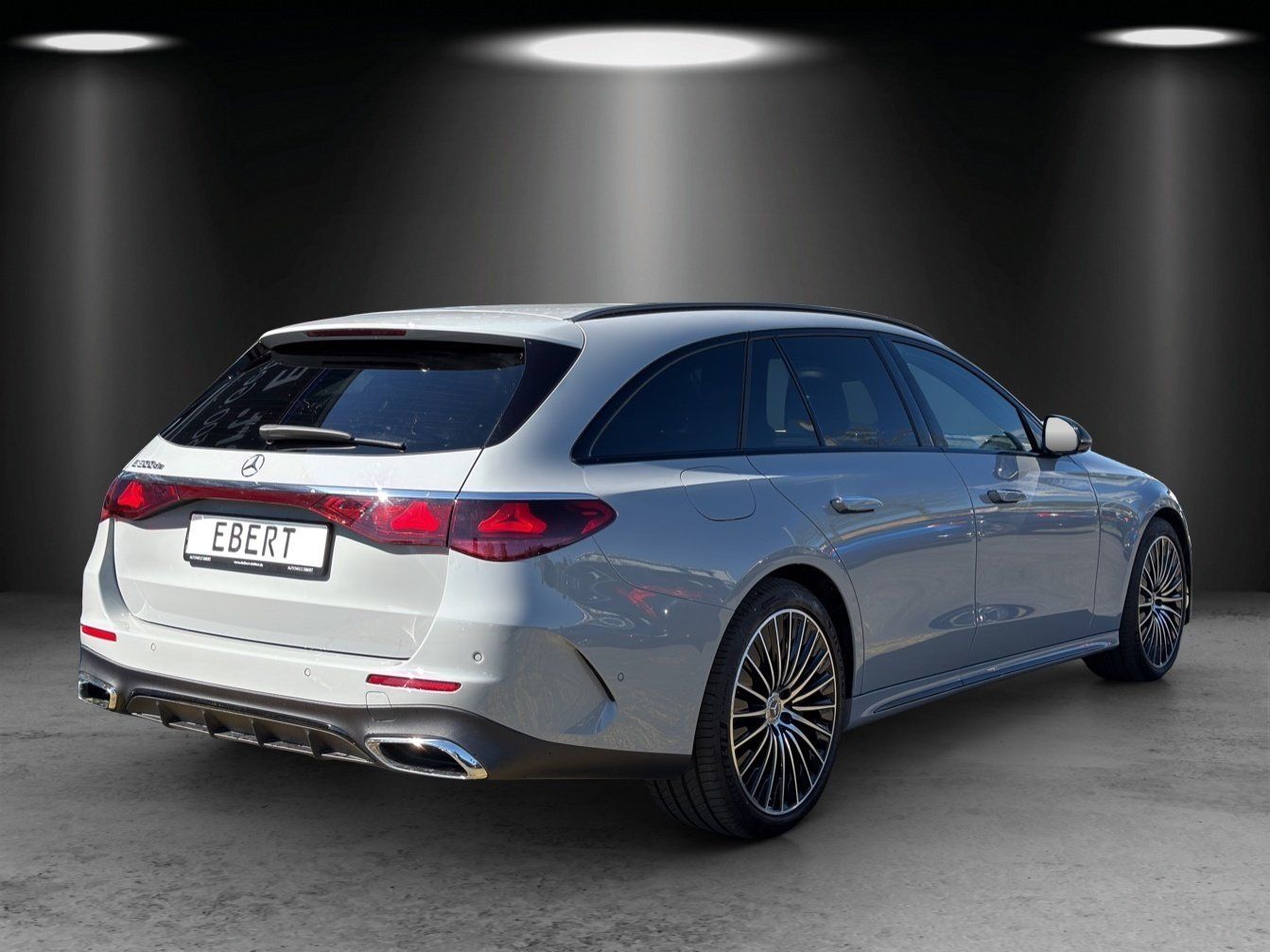 Fahrzeugabbildung Mercedes-Benz E300de T AMG Prem+ DISTRO Superscrn AIRMATIC AHK