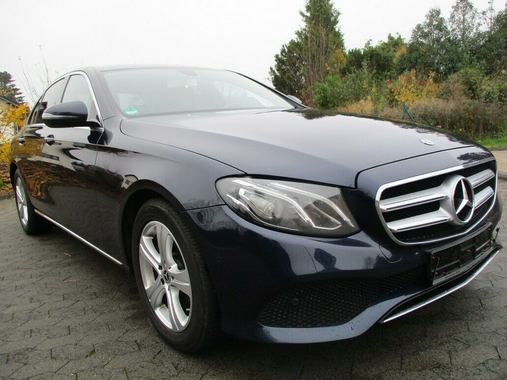 MERCEDES-BENZ E 220 d 4Matic Lim.Leder+AHK+Airmatic+LED