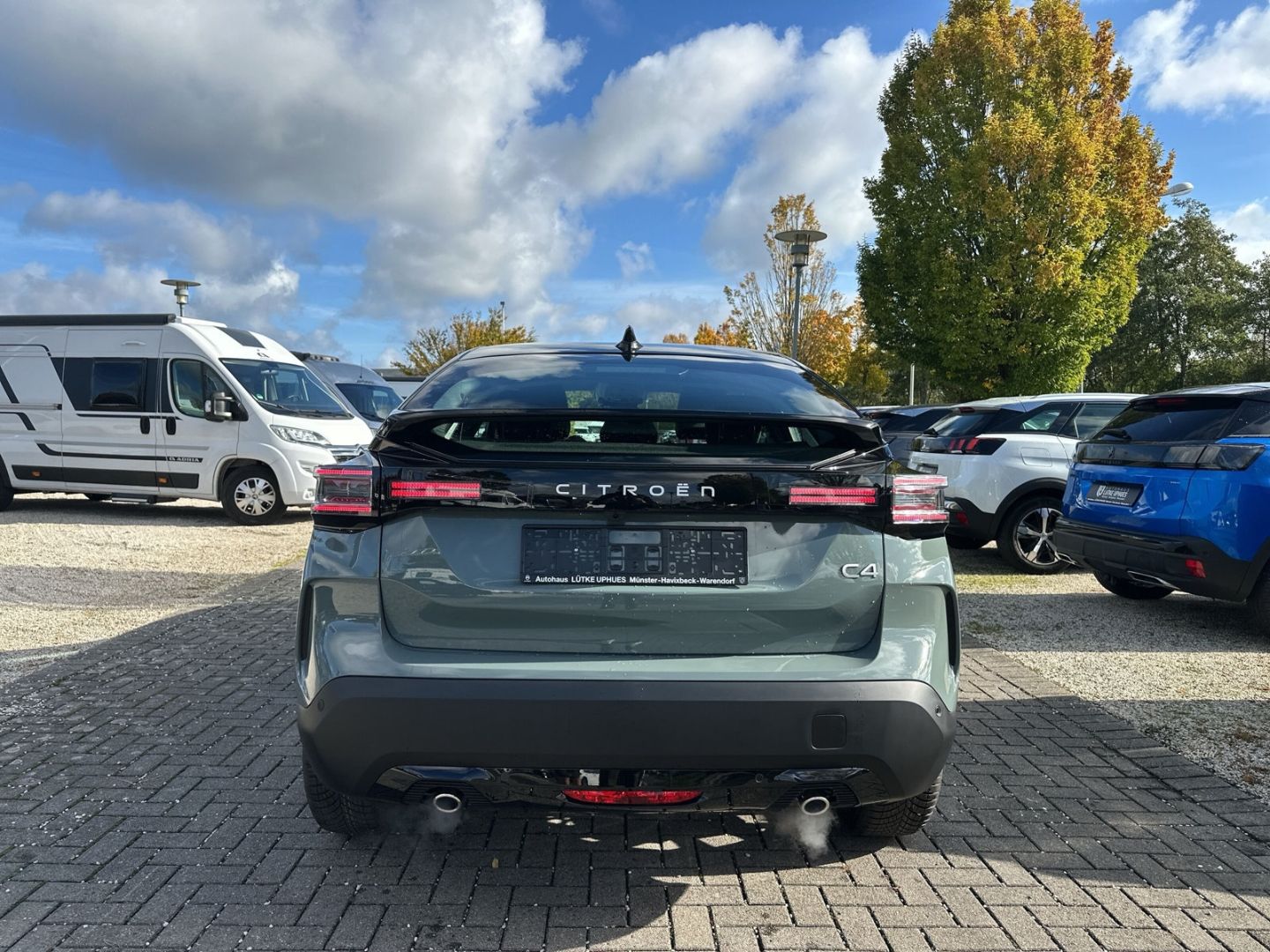 Fahrzeugabbildung Citroën C4 Plus 1.2 PureTech 130 AT8 Navi CarPlay SHZ