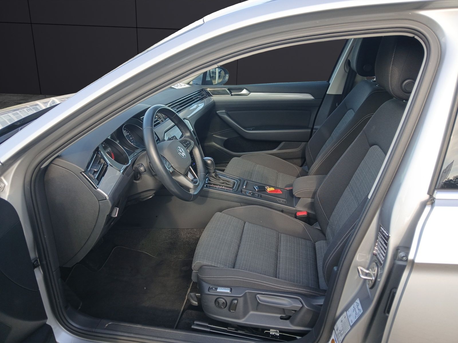Fahrzeugabbildung Volkswagen Passat Variant TDI Business DSG LED Navi ACC RFK
