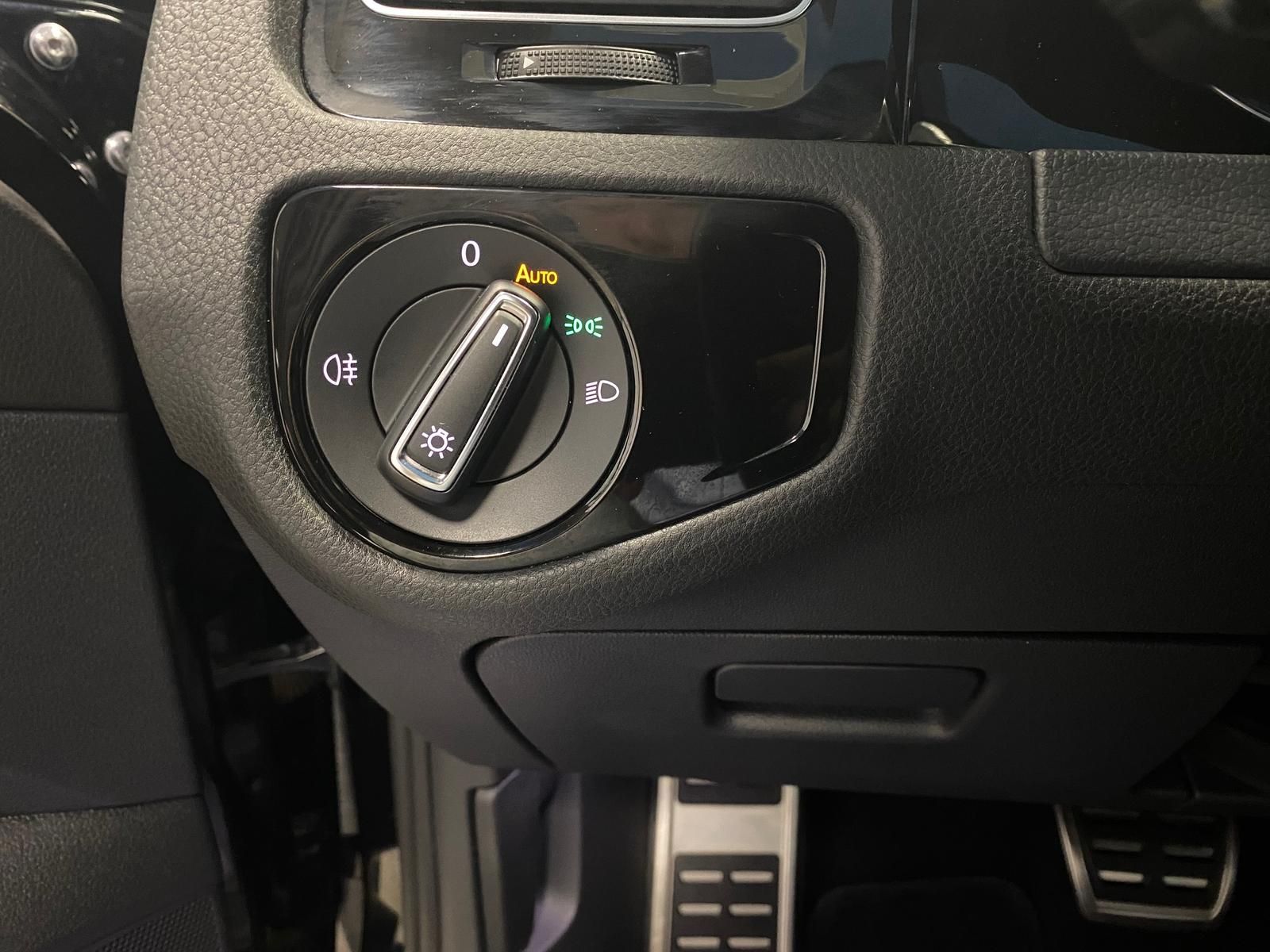 Fahrzeugabbildung Volkswagen Golf VII 1.4 PLUG-IN HYBRID GTE+AHK+MATRIX+ACC