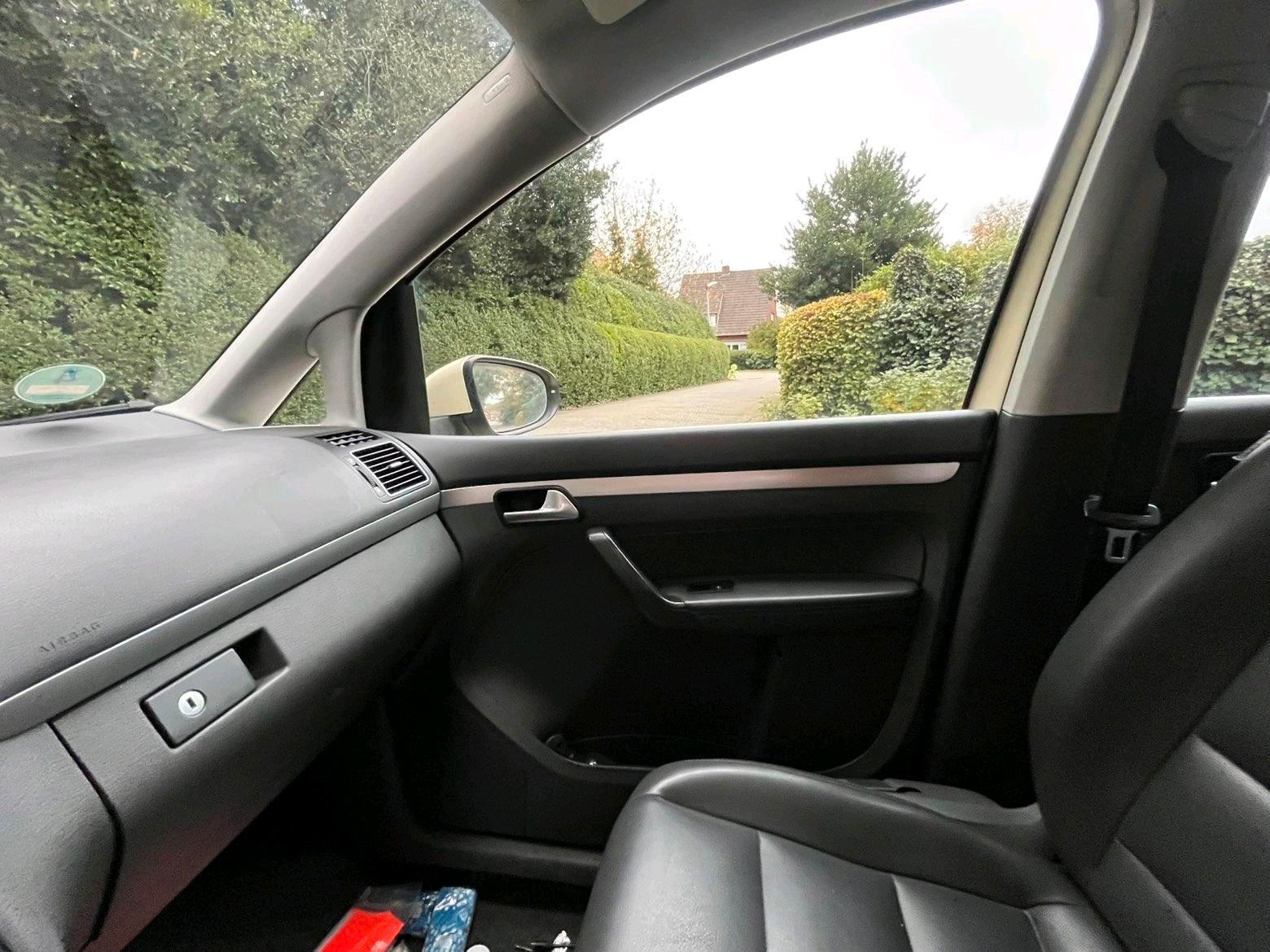 Volkswagen Touran 2015 — photo 13