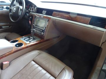 Volkswagen Phaeton - 11