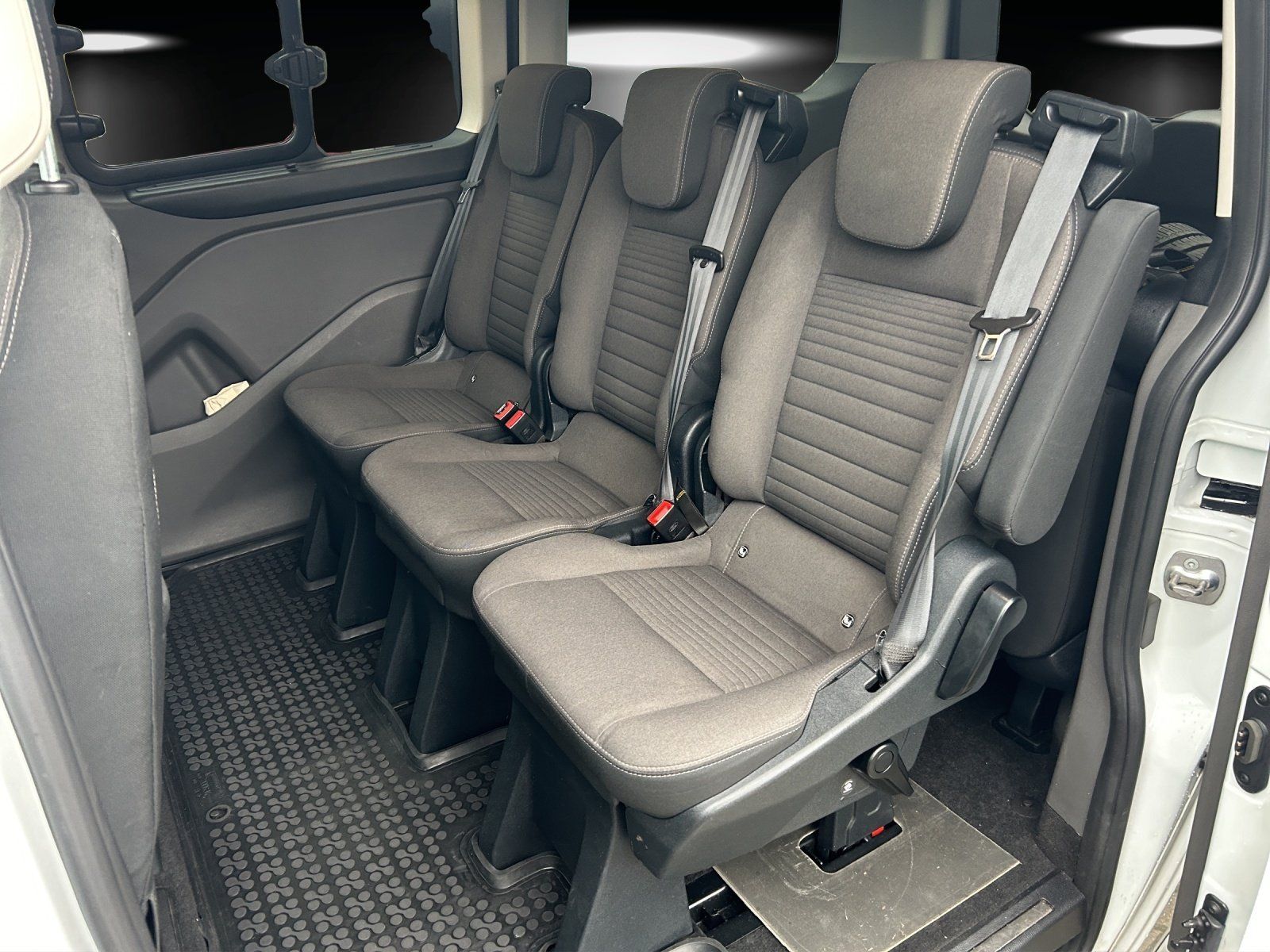 Fahrzeugabbildung Ford Tourneo Custom 2,0 TDCI 320 L1 Titanium,Navi,