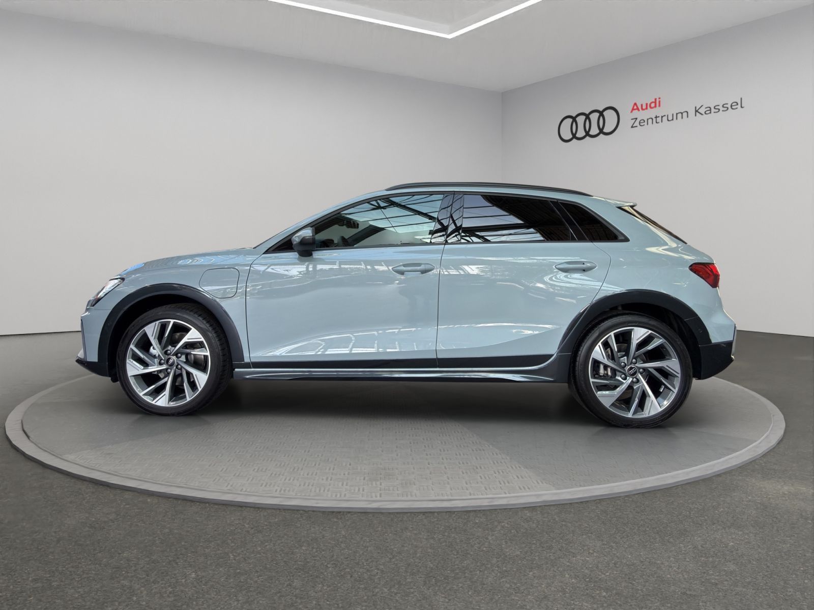 Audi A3 allstreet TFSIe S line LED AHK Kamera Leder imagem 3