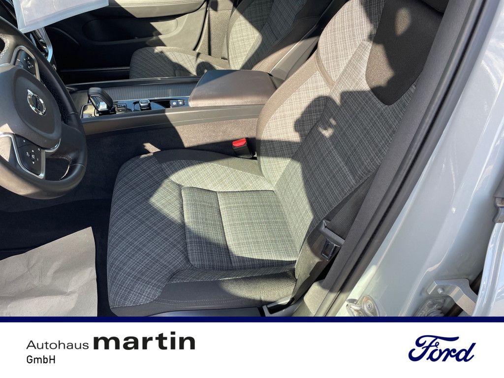 Fahrzeugabbildung Volvo V60 Kombi 2.0 Core PDC KAMERA NAVI W-LAN LED