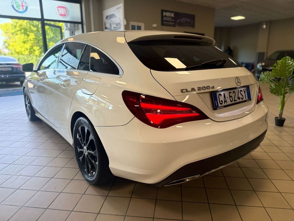 Image of Mercedes-Benz CLA 200