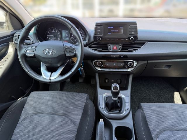 Fahrzeugabbildung Hyundai i30 cw Select 1.0 T-GDI +KLIMA+DAB+TEMPOMAT+PDC+