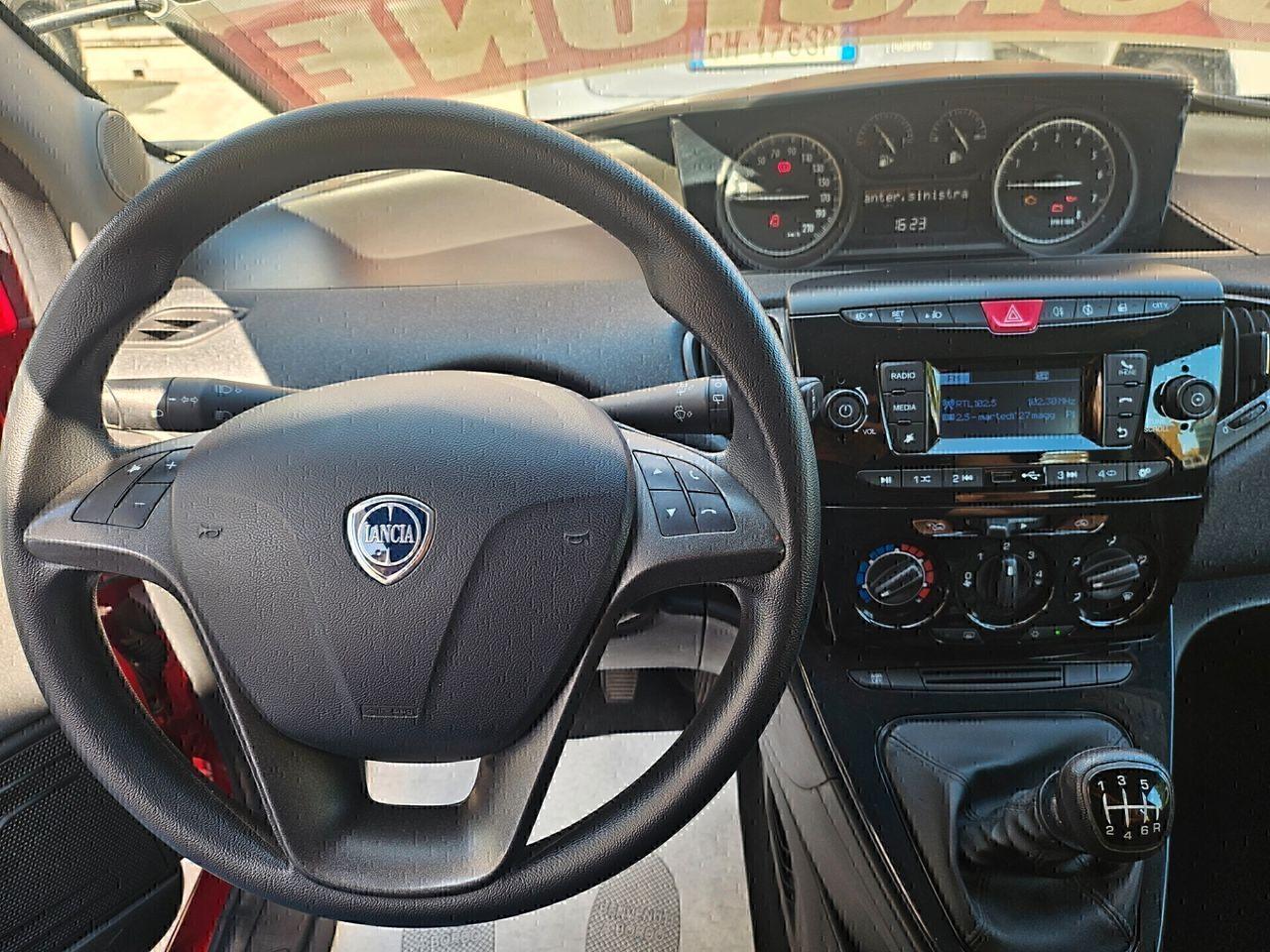 Lancia Ypsilon 1.0 FireFly Hybrid Ecochic Silver