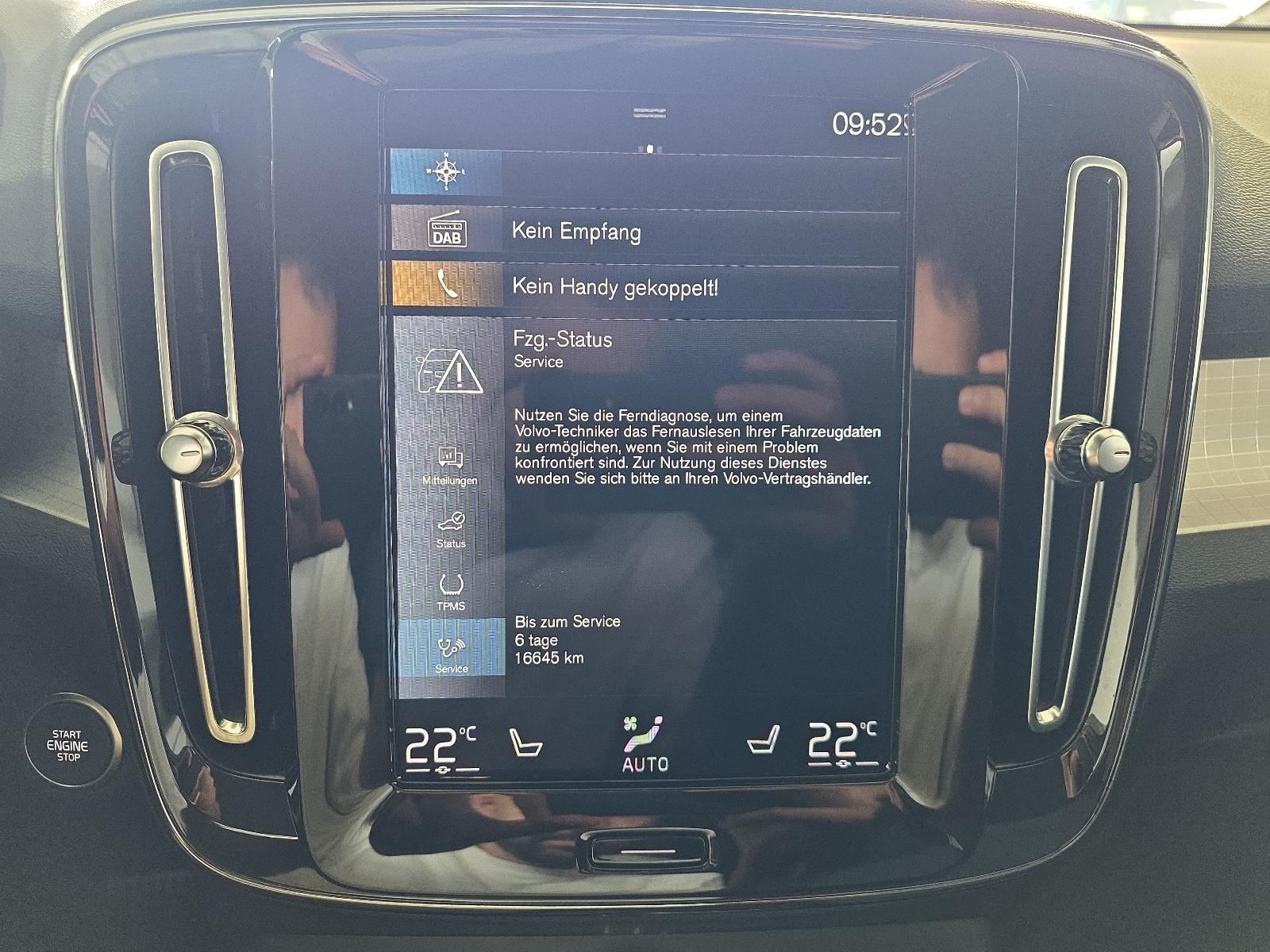 Volvo XC40 T3 Momentum Pro ACC BLIS AHK Kamera LED SHZ