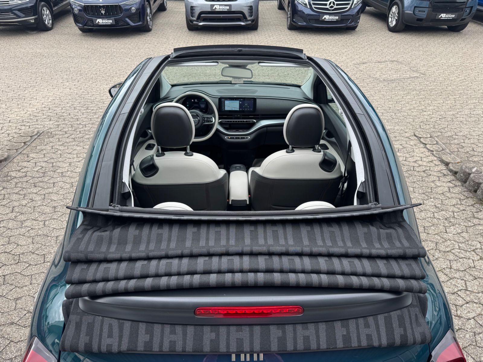 Fahrzeugabbildung Fiat 500 e La Prima/Leder/LED/R-Cam/ACC/Navi/SHZ