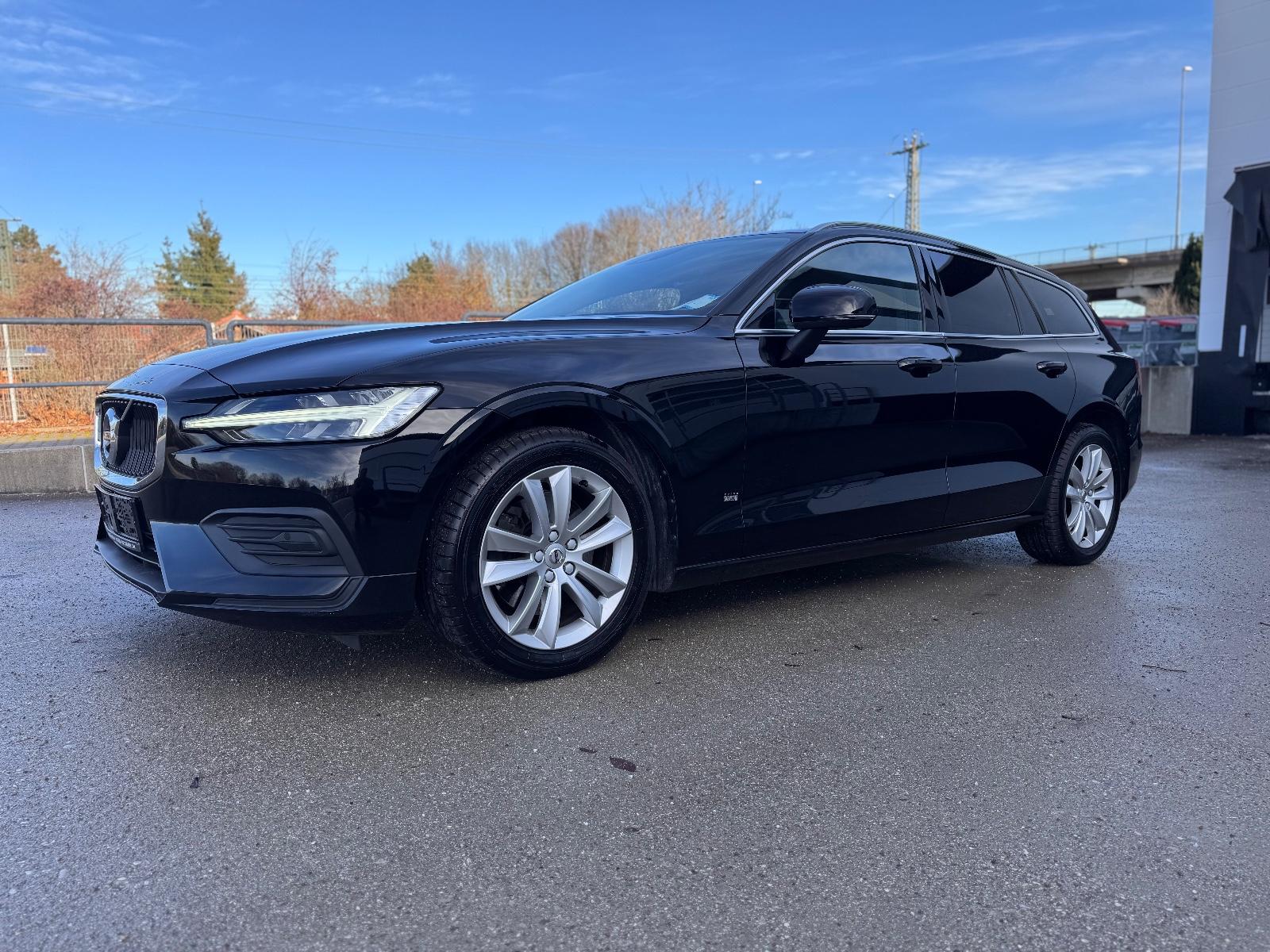 Volvo V60 Kombi Momentum Pro PANORAMA LEDER Head Up