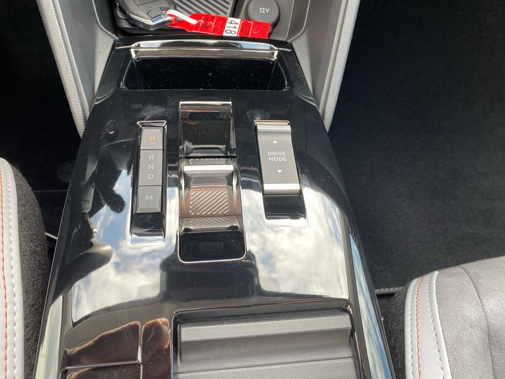 Fahrzeugabbildung Citroën C4 Hybrid 145 Automatik MAX *Winter-Pak*Alcantar