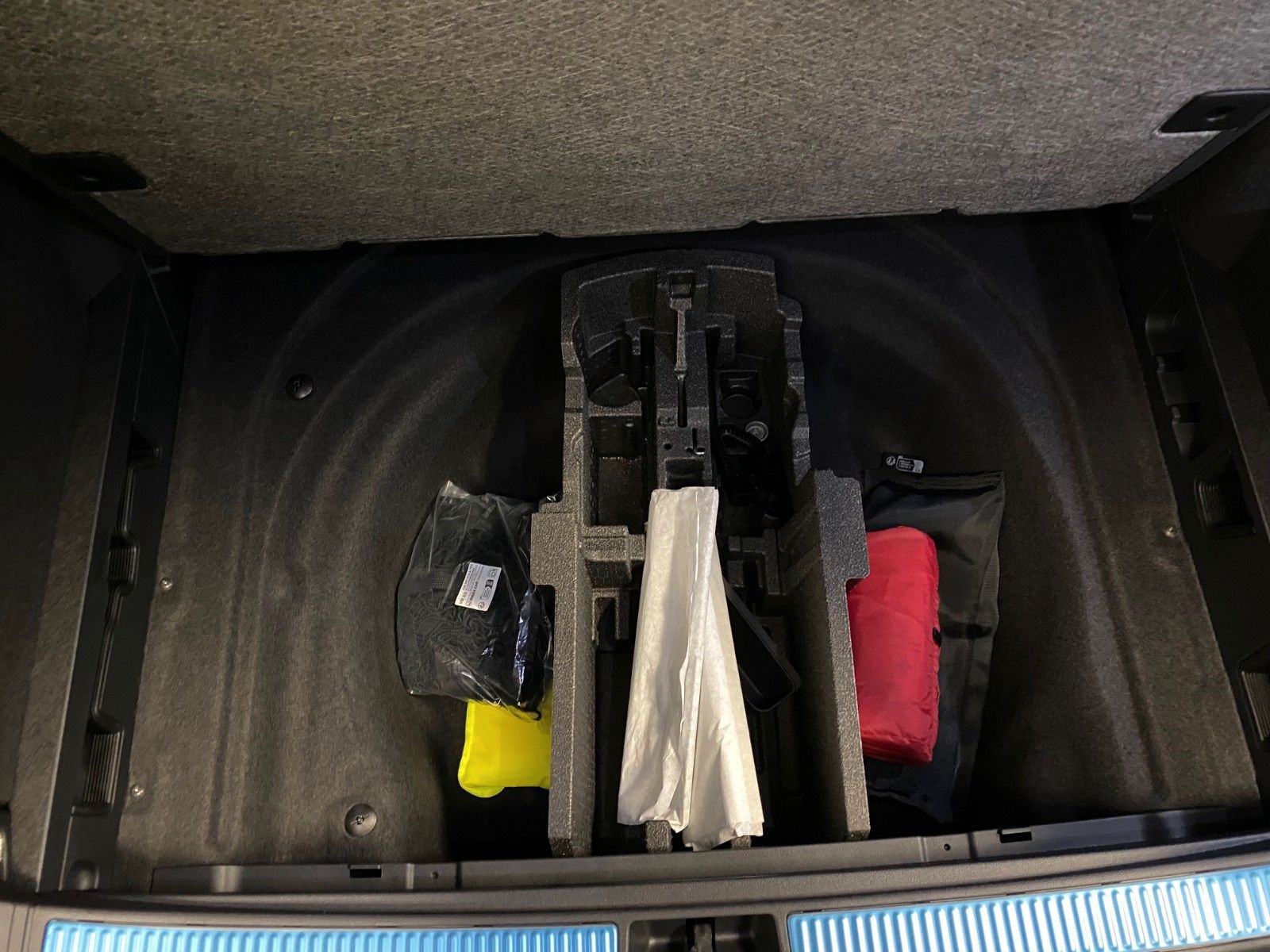 Fahrzeugabbildung Volkswagen Passat Variant 1.5 TSI R-Line+NAVI+MATRIX+AHK+