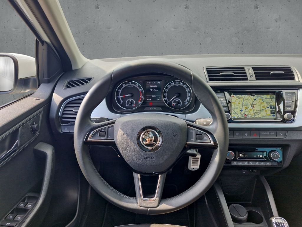 Fahrzeugabbildung SKODA Fabia Combi 1.0 TSI Ambition Pano Navi Klimaauto