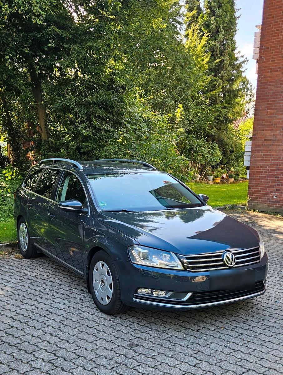 Volkswagen Passat 2012 — interior