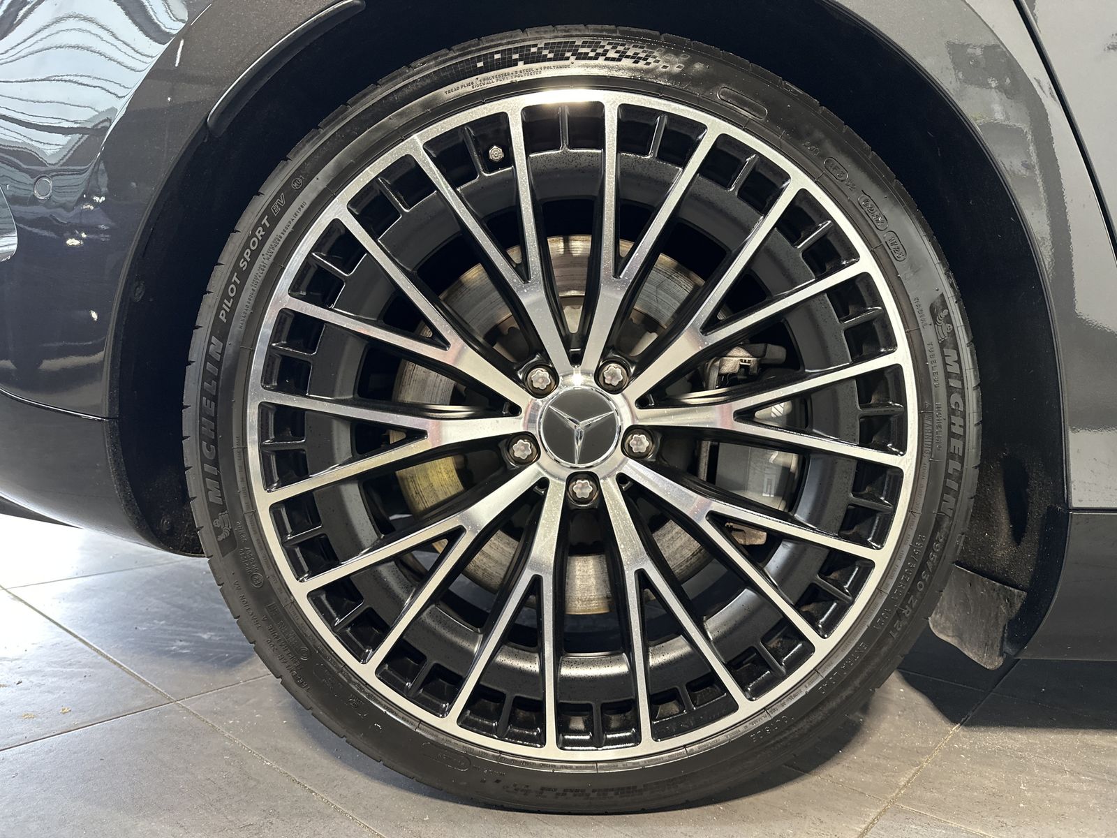 Fahrzeugabbildung Mercedes-Benz EQE 43 AMG 4Matic NAV+LED+PANORAMA+BURMESTER+HUD