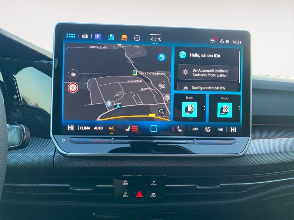 Fahrzeugabbildung Volkswagen Golf Var. 2.0 TDI SCR DSG R-Line *Anschlussgaran