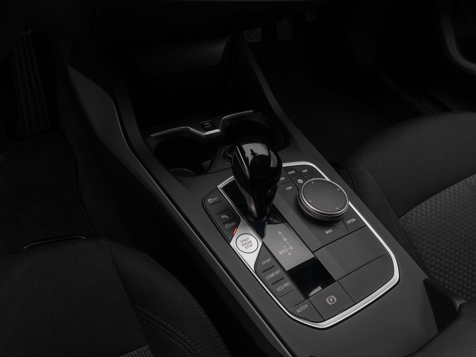 Fahrzeugabbildung BMW 118d Advantage PDC GeschwindigReg DAB CockpitPro