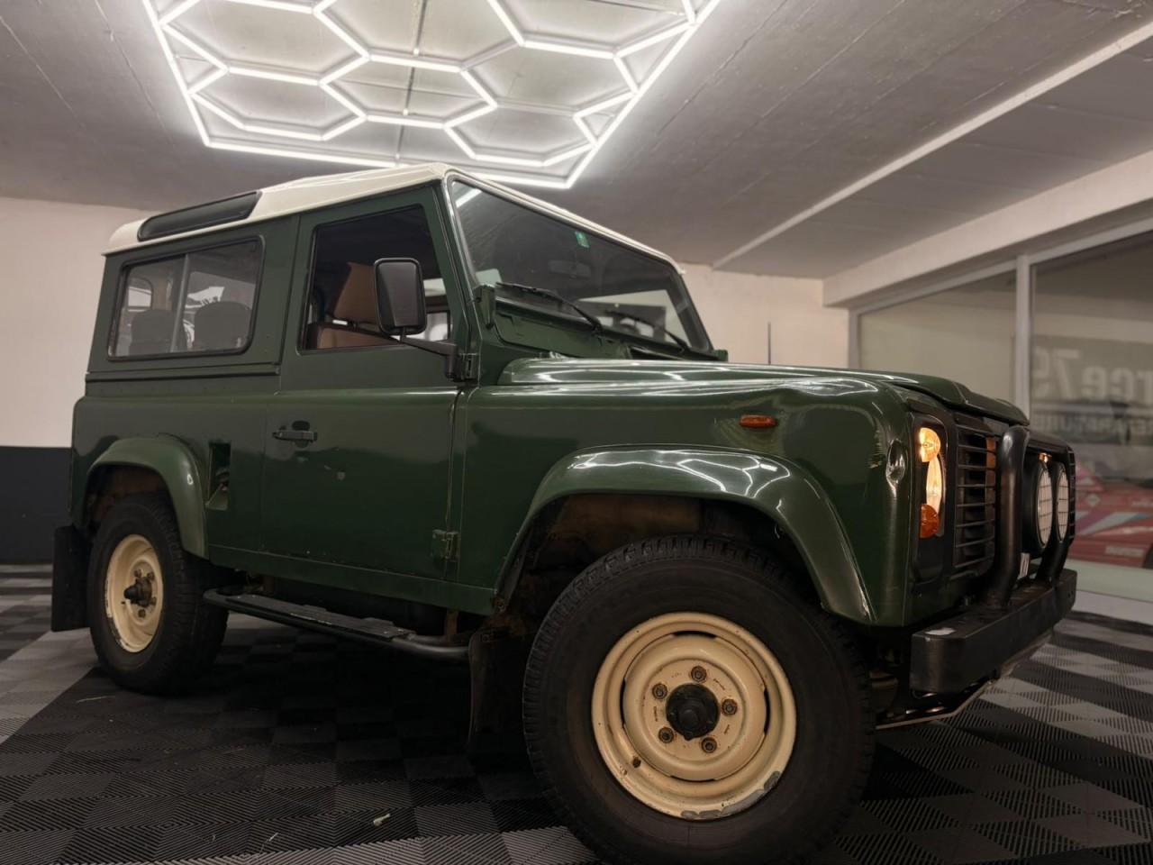 Land Rover Defender 90 E Station Wagon RADIO