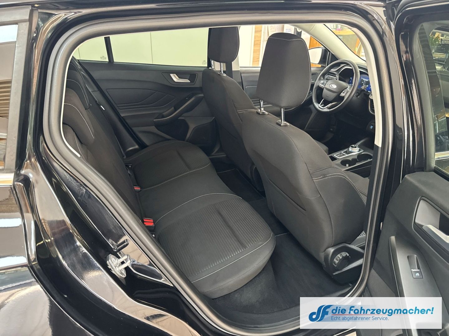 Fahrzeugabbildung Ford Focus Turnier Titanium X Sportpaket Navi Digital