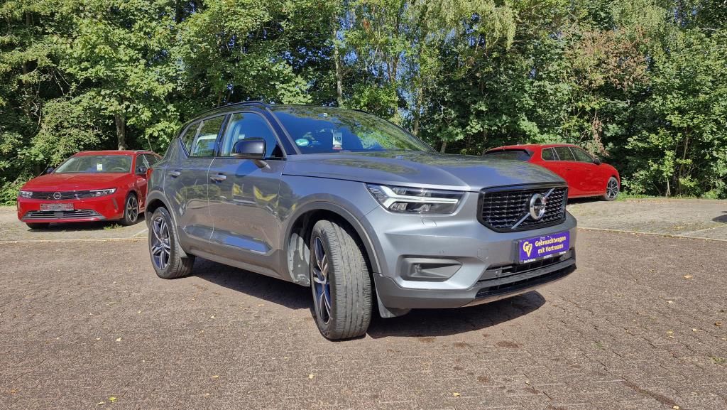 Autohaus Zimpel - Volvo XC40 2.0 AWD R-Design AHK+Winterräder+Pano-dach - Bild 2 Autohaus Zimpel - Volvo XC40 2.0 AWD R-Design AHK+Winterräder+Pano-dach - Bild 2