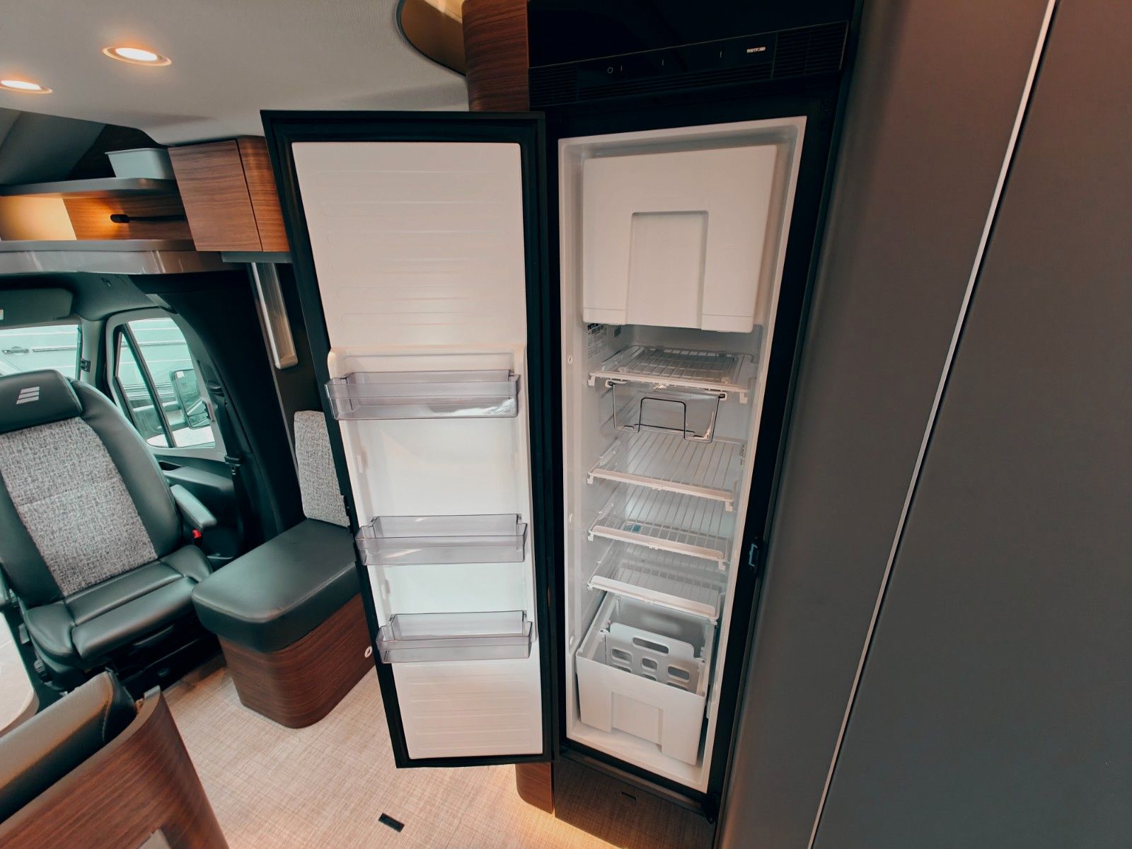 Fahrzeugabbildung HYMER / ERIBA / HYMERCAR B-KLASSE MC T 680 X - PTS SELENITGRAU MAGNO