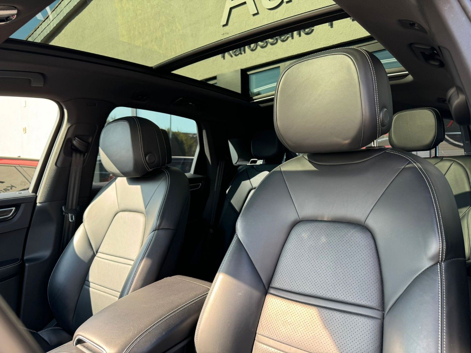 Fahrzeugabbildung Porsche Cayenne E-Hybrid*Approved11/27*Pano*Allradlenk*