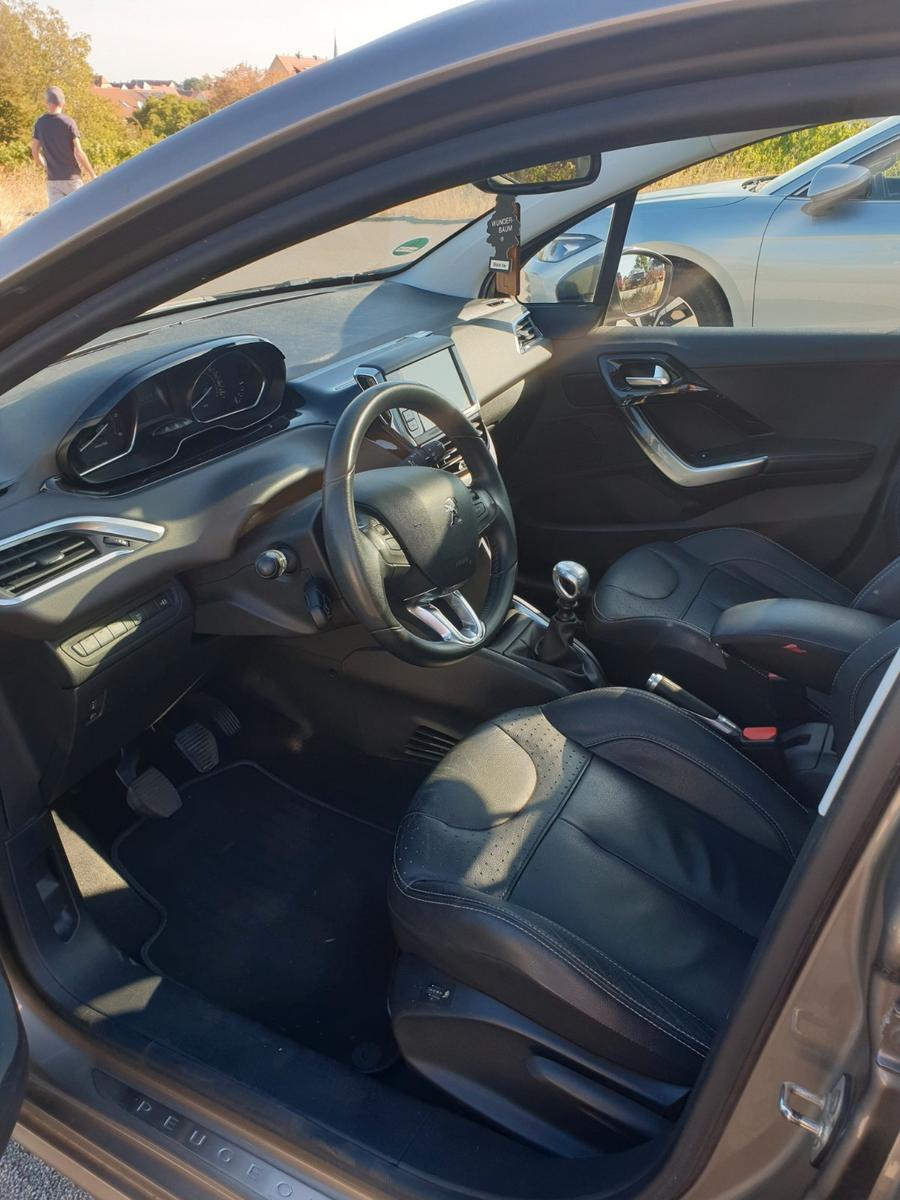 Peugeot 208 1.6 Allure BlueHDi 120 STOP & START Allure