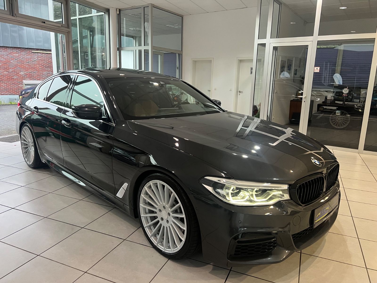 Fahrzeugabbildung BMW 530 d Lim. Luxury Line M Sport optik