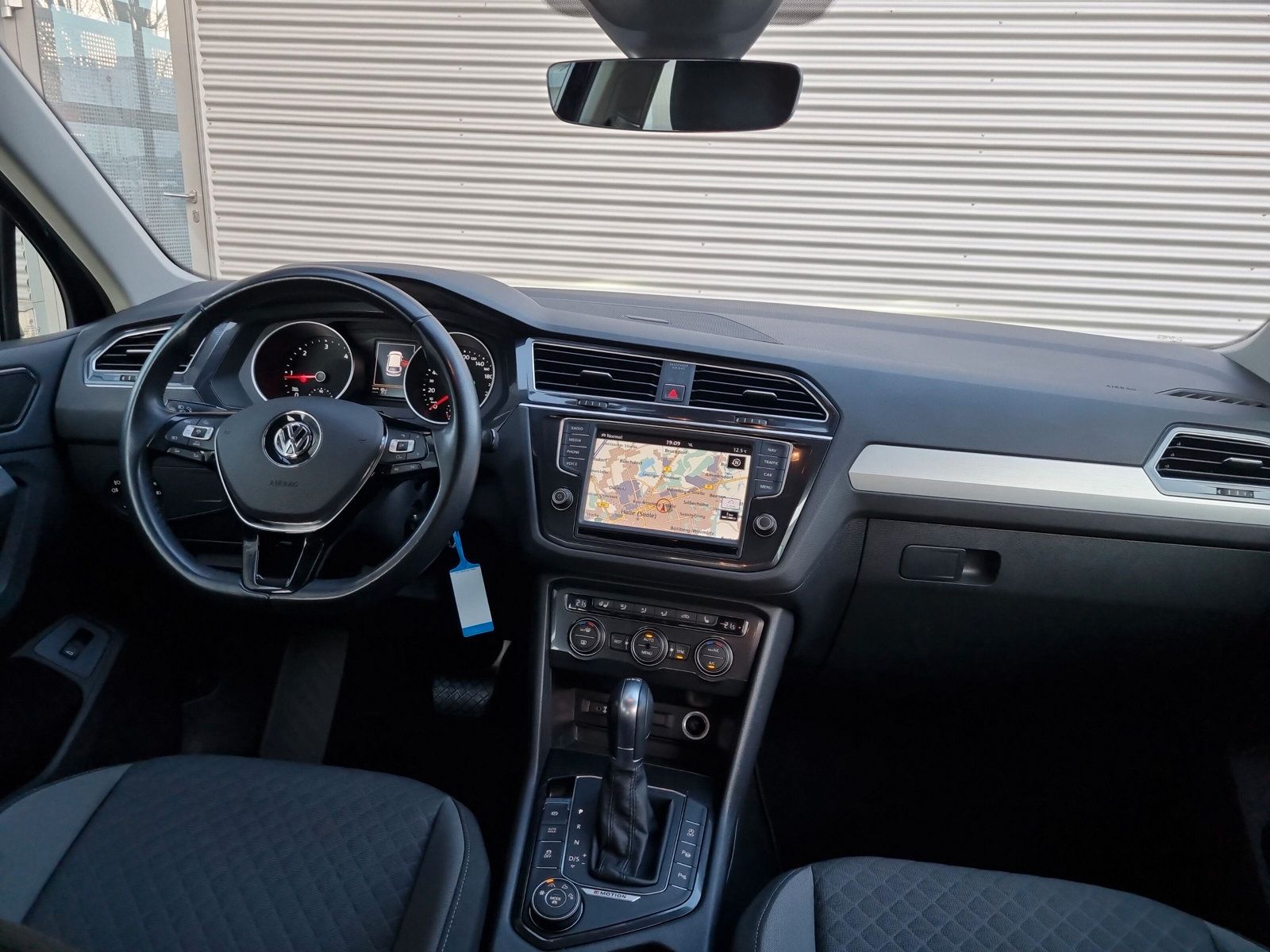 Fahrzeugabbildung Volkswagen Tiguan 2.0 TDI DSG 4M LED ACC eKLAPPE KAMERA
