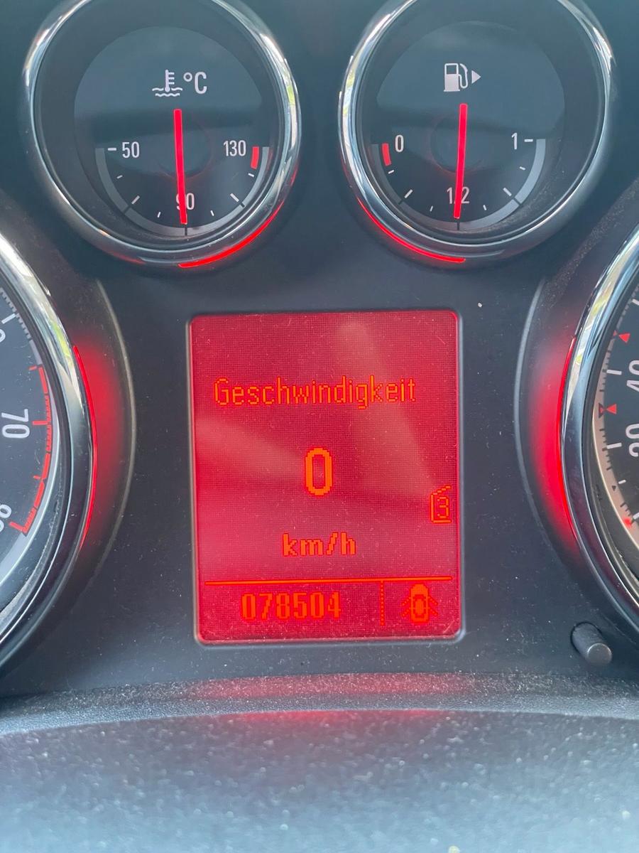 Opel Astra 2010 — photo 9