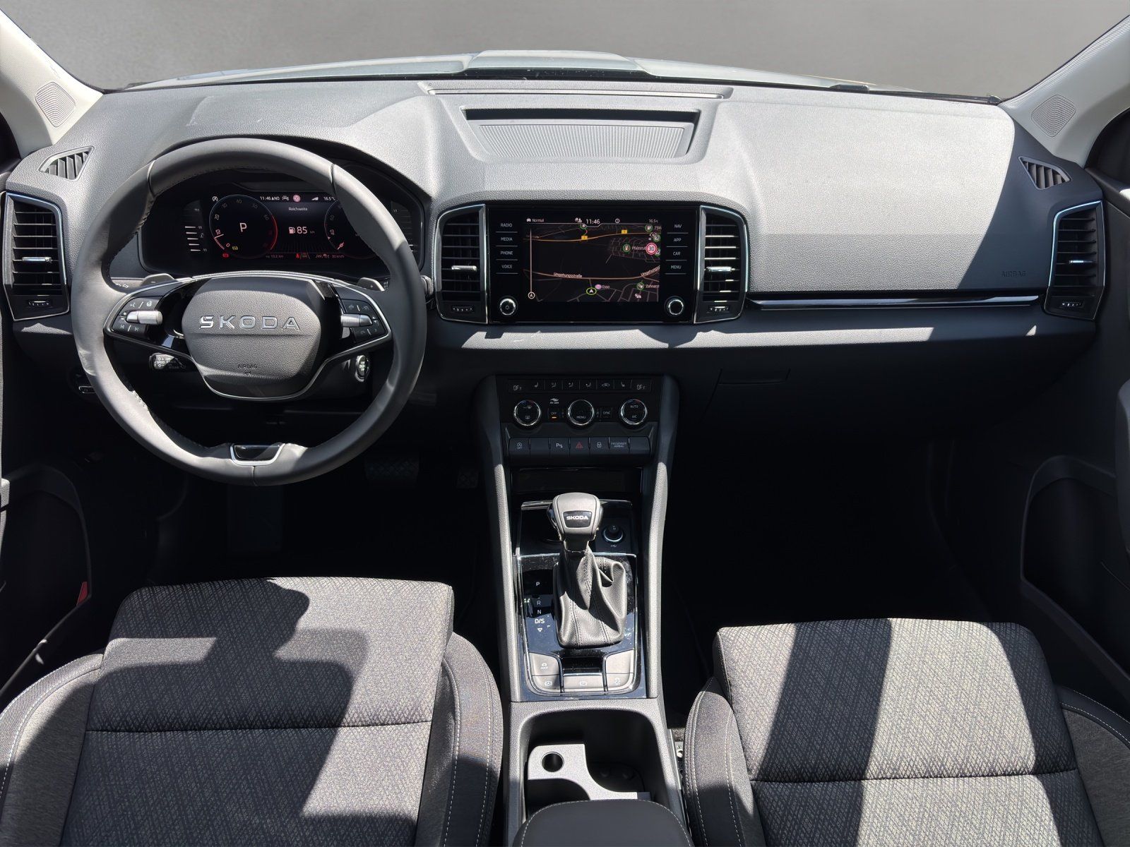 Fahrzeugabbildung SKODA Karoq Balance 1,5 TSI DSG ACC+AHK+MATRIX+KAMERA