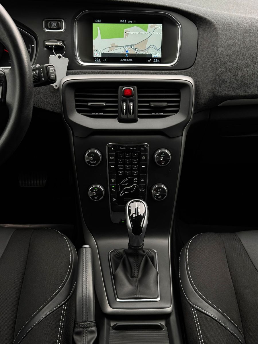 Fahrzeugabbildung Volvo V40 1.5 112kw/152ps Autom. Kam Temp Navi Sensus