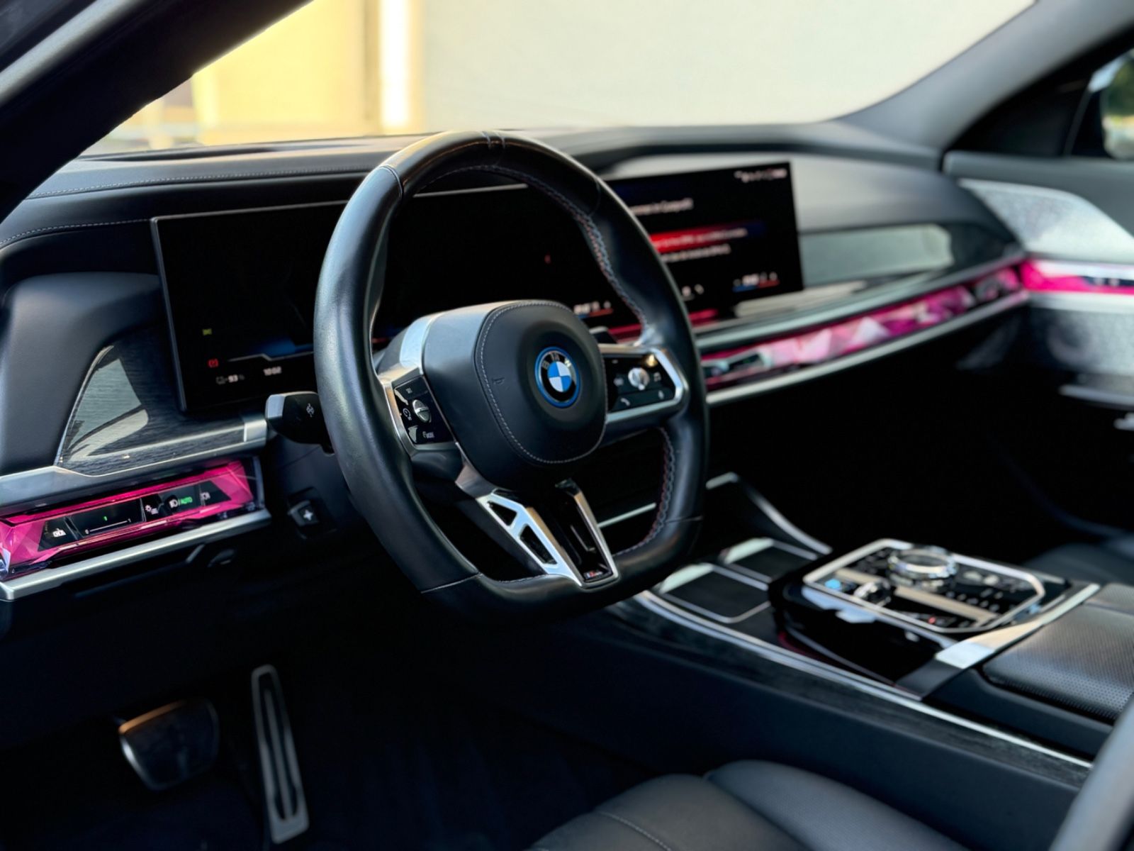 BMW i7 M70°CINEMA°B&W°SKY LOUNGE°INDIVIDUAL°EXECUTIV imagem 3