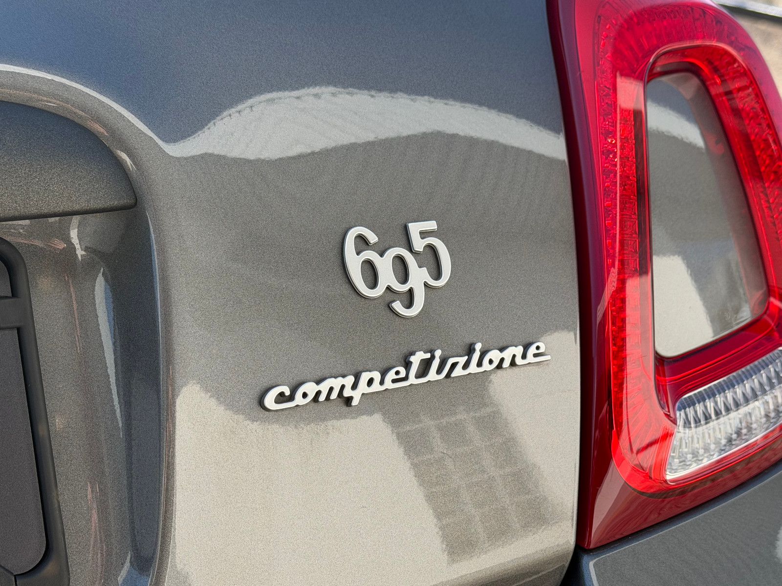 Fahrzeugabbildung Fiat Abarth 695Competizione/CARBON-SITZE/CARBON/BEATS