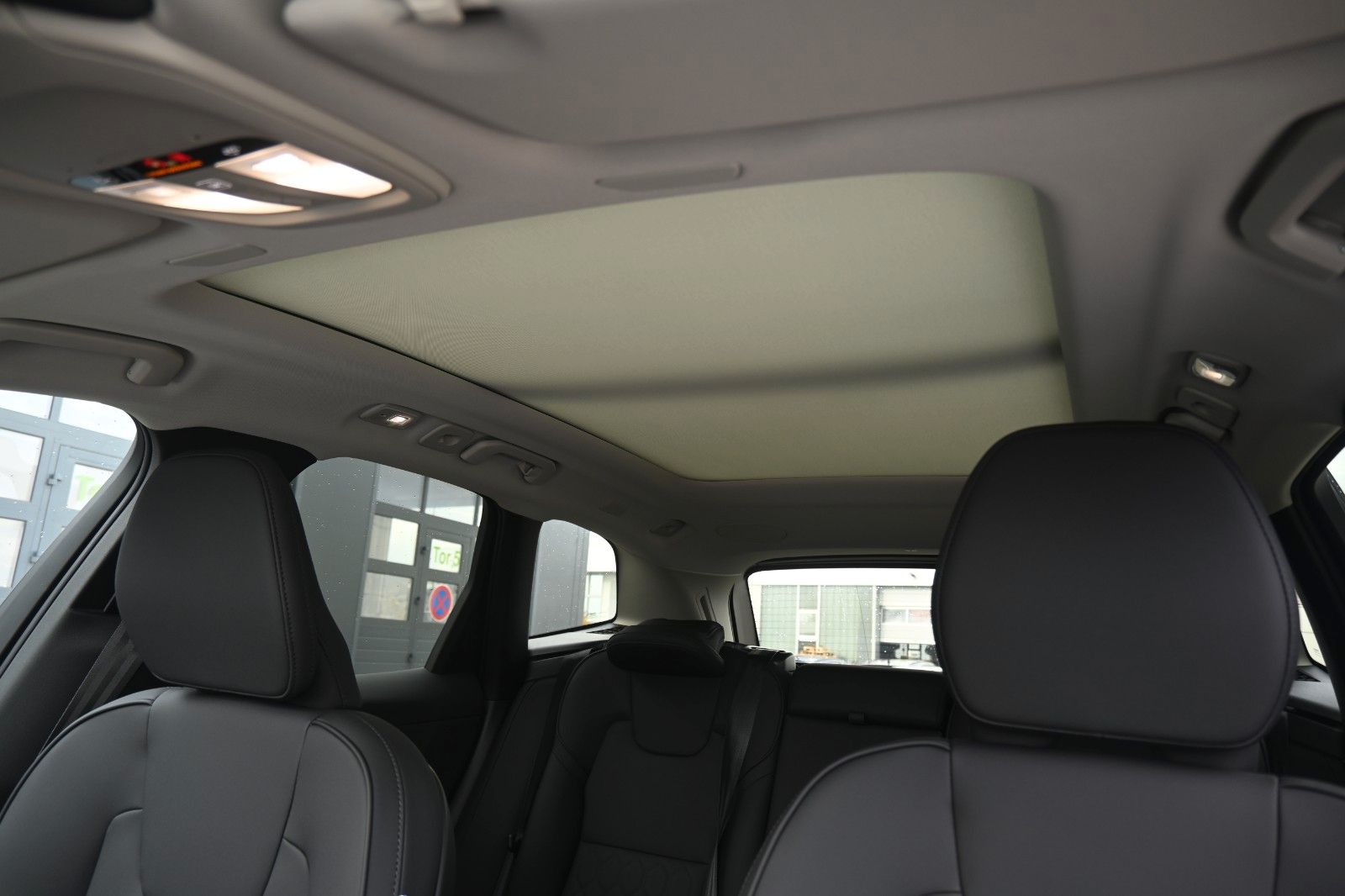 Fahrzeugabbildung Volvo XC60 Recharge T6 AWD Plus Dark